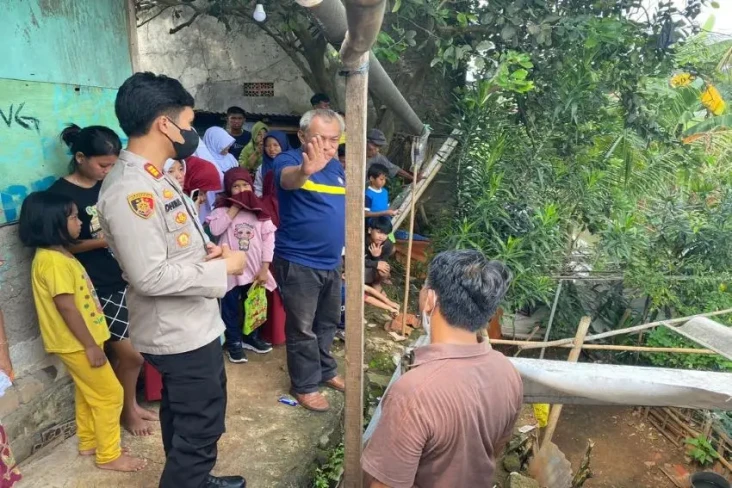 Mayat Bayi Mengambang...