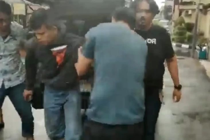Sadis! Reza Fahlevi...