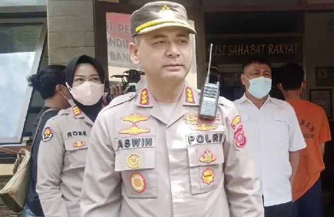 Bom Bunuh Diri di Polsek...
