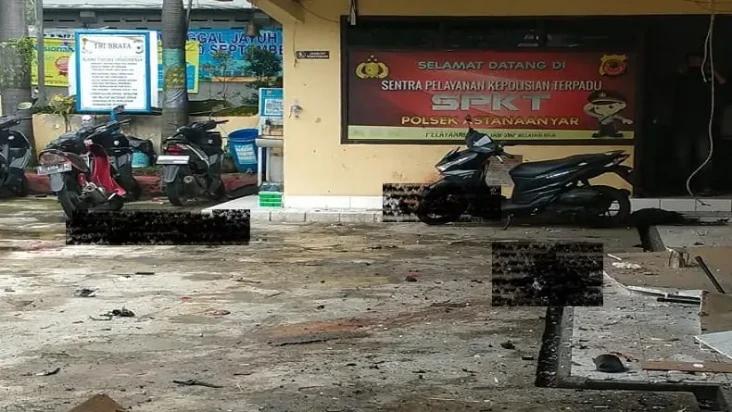 Bom Bunuh Diri di Polsek...