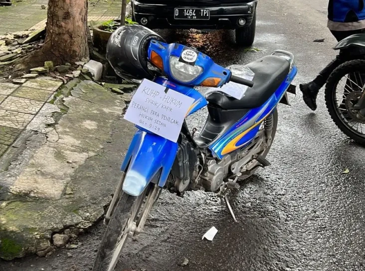 Polisi Dalami Tulisan...