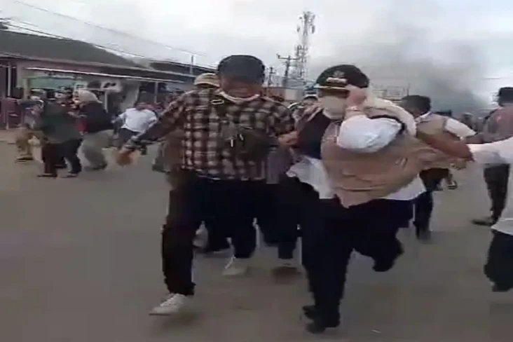 Bupati Karawang Diserang...