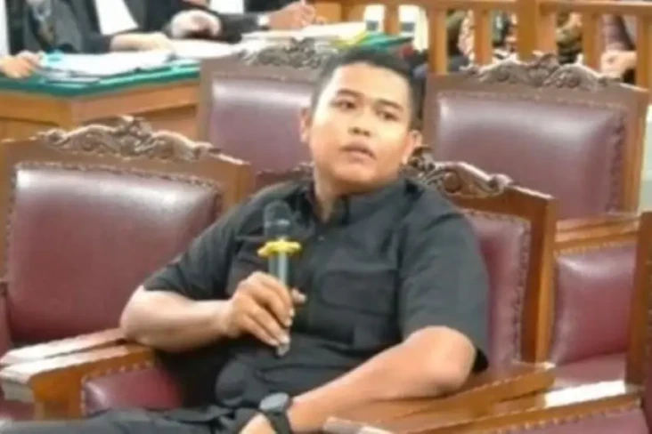 Pengacara Hendra Kurniawan...