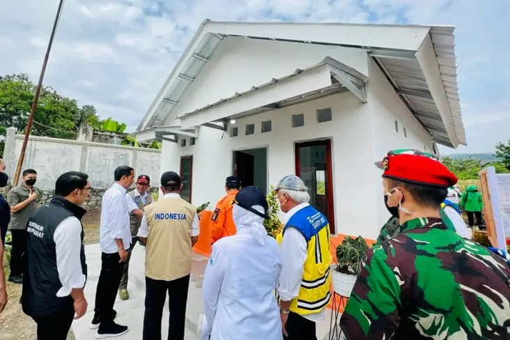 Jokowi Tinjau Rumah...