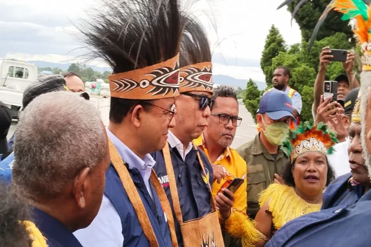 Disambut Ribuan Pendukung...