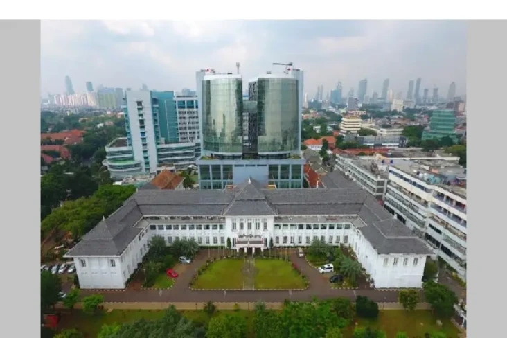 10 PTN dengan Fakultas...
