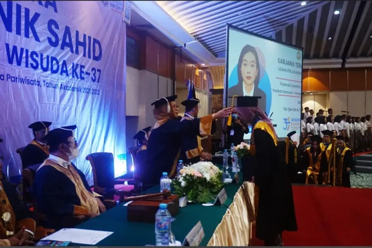 417 Mahasiswa Politeknik...
