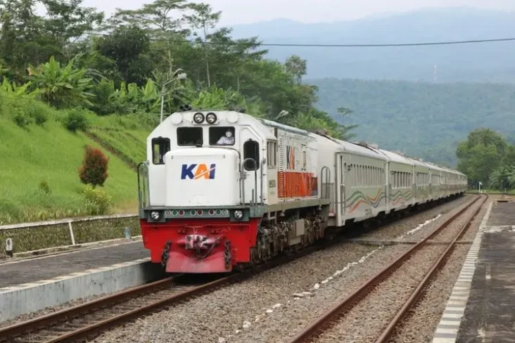 Kereta Legend Argo Parahyangan...