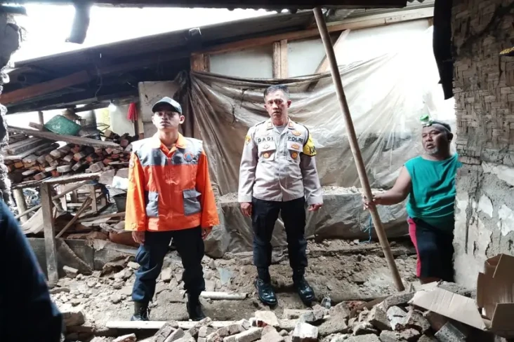3 Rumah dan 1 Bangunan...