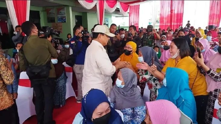 Prabowo Diajak Foto...