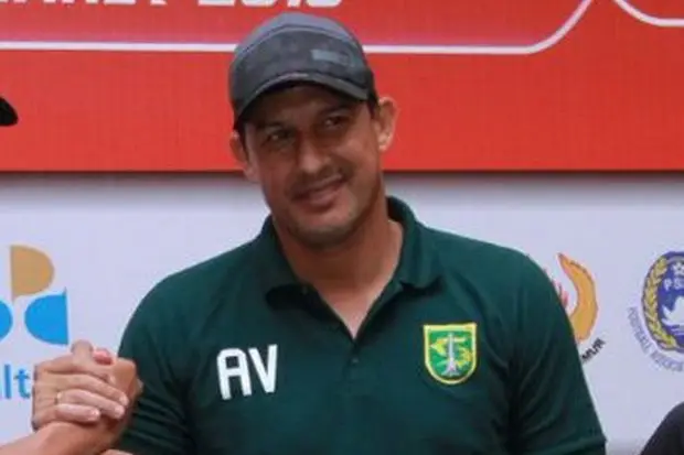 Lawan PSM, Alfredo Vera...
