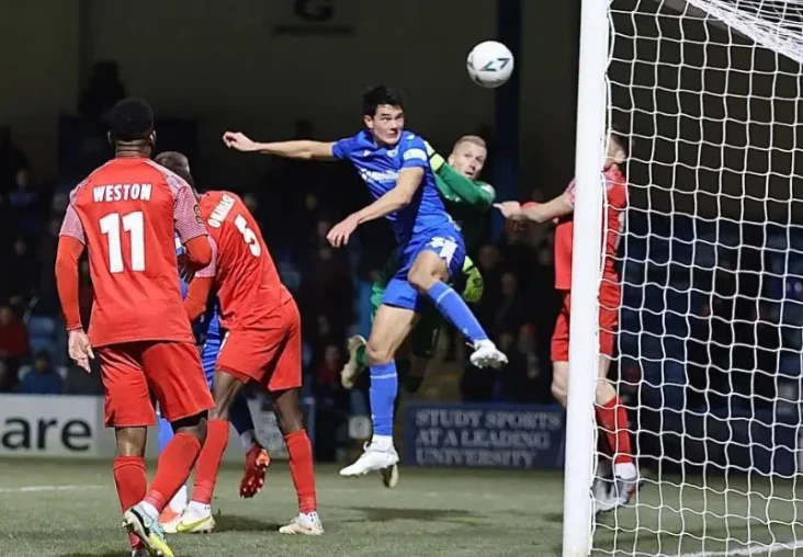 Gol Elkan Baggott Antar...