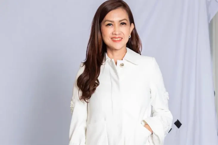 Dari Dunia Showbiz ke...