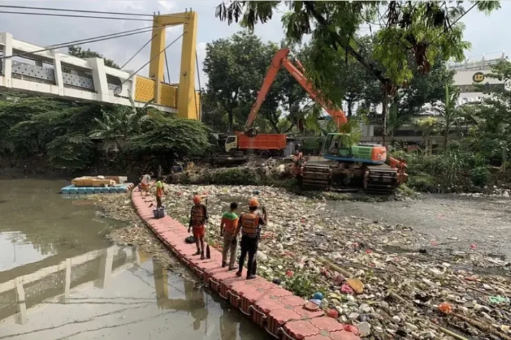 Tim SAR Gabungan Cari...