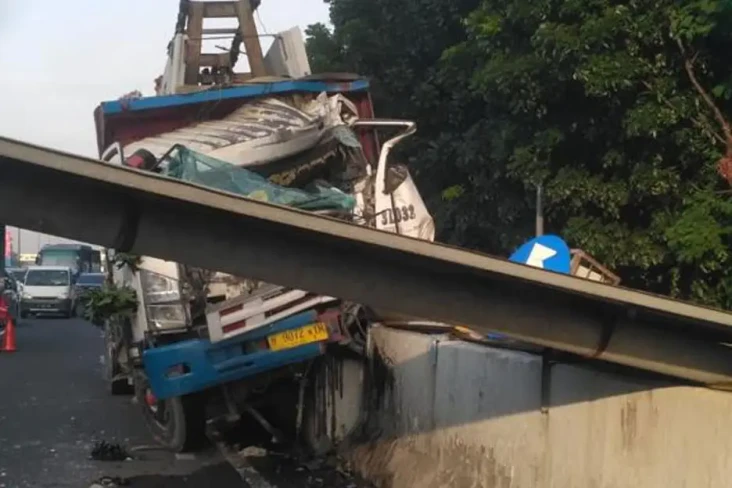 Sopir Ngantuk, Truk...