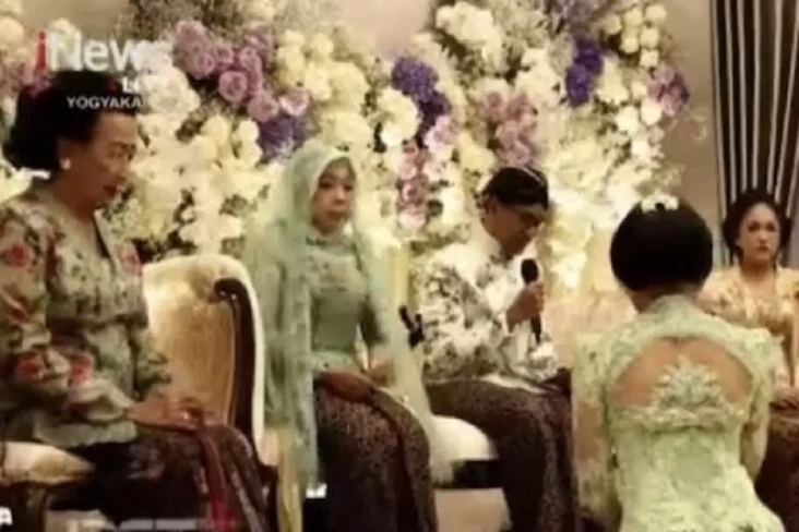Penuh Haru, Erina Gudono...