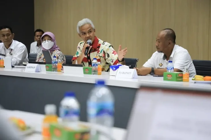 Daftar Lengkap UMK Jateng,...