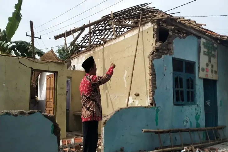 Hujan Deras Disertai...