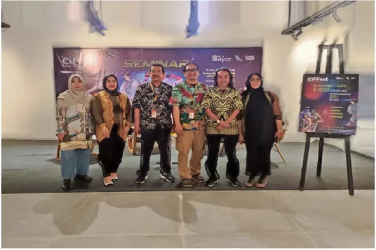 Karya Fashion dari 7...