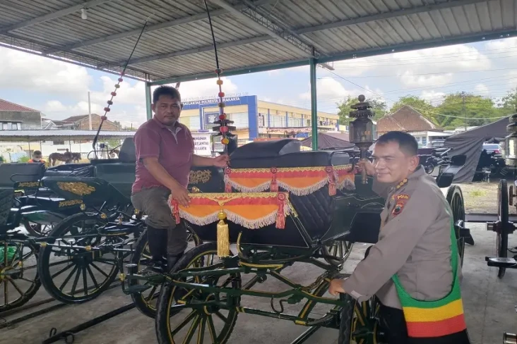 Kirab Lodji Gandrung-Mangkunegaran,...