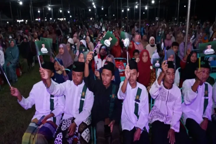 Relawan Ajak Santri...
