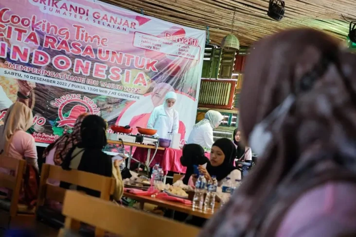 Peringati Hari Ibu,...