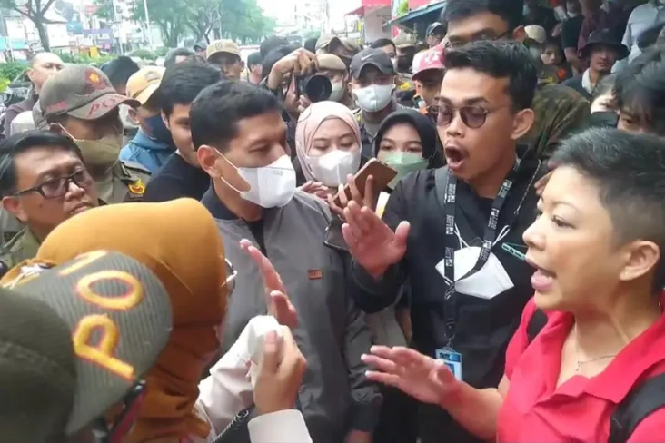 Orang Tua Murid Hadang...