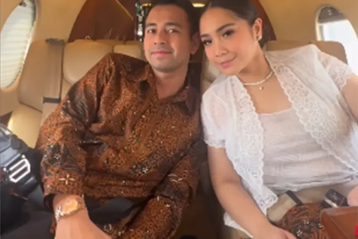 Hadiri Resepsi Pernikahan...