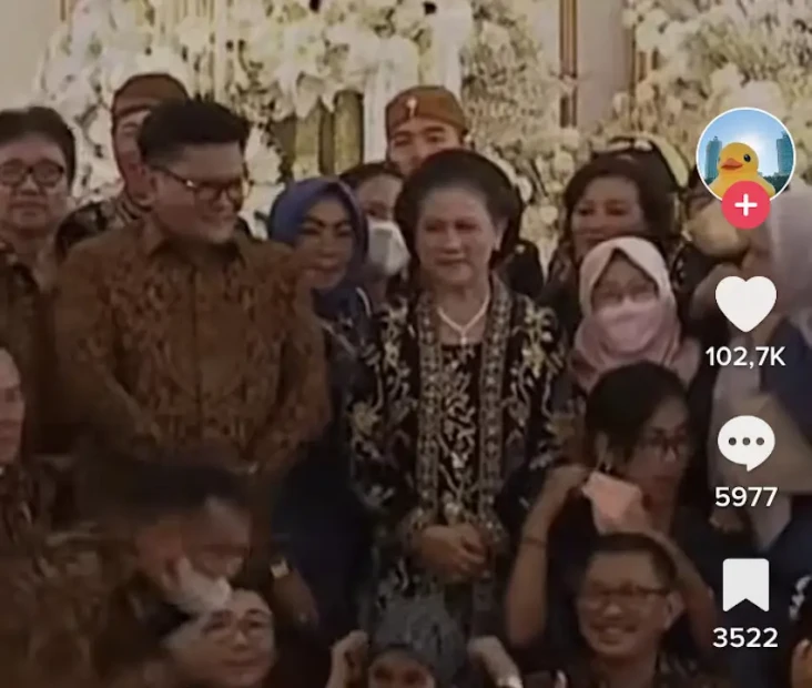 Protes Tak Terlihat...