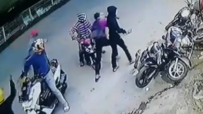 Serangan Brutal Sekelompok...