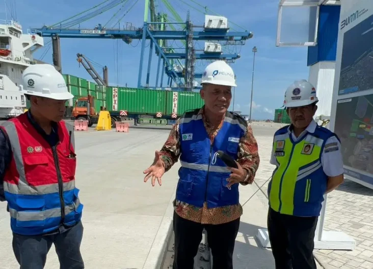 Bandingkan Makassar...