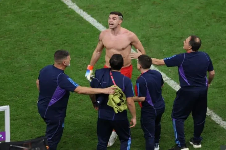 Kiper Argentina Terancam...