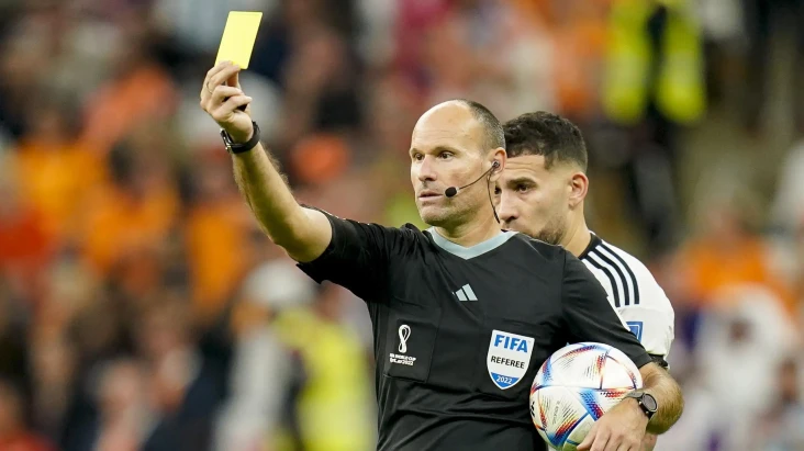 Diprotes Messi, Wasit...