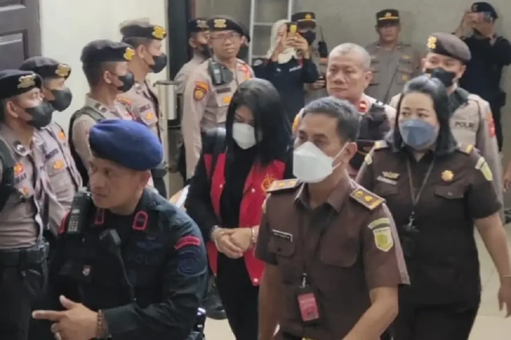 Tiba di PN Jaksel, Putri...