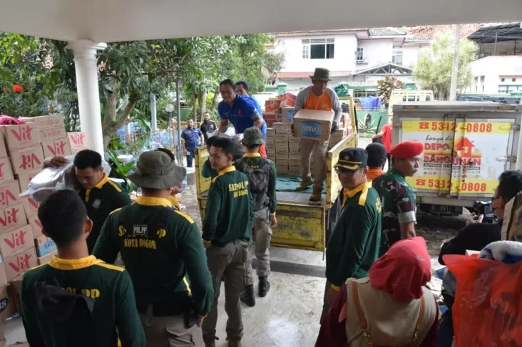 Depo Bangunan Salurkan...