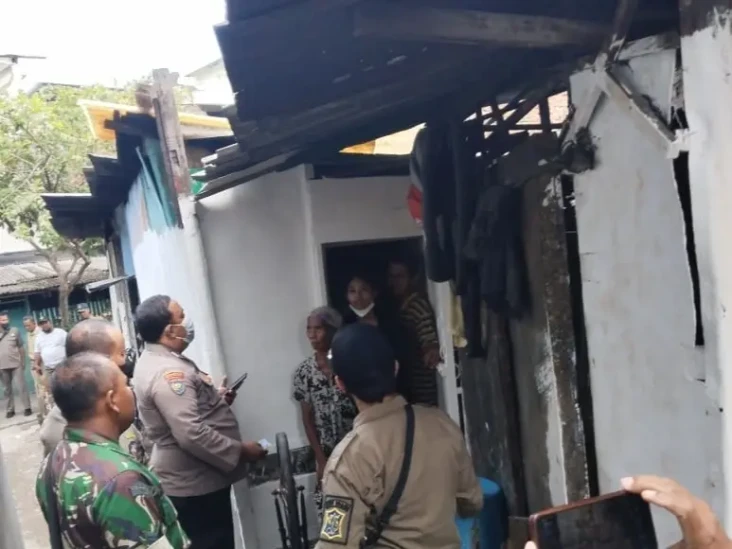 Keluarga di Surabaya...