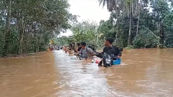 Banjir Madina Meluas,...