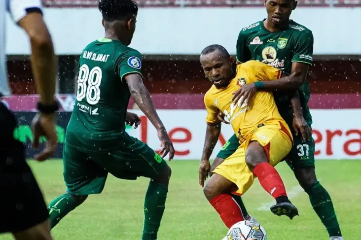 Hasil Persebaya vs Persik...