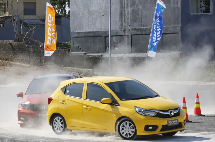 Daftar 10 Mobil Terlaris...