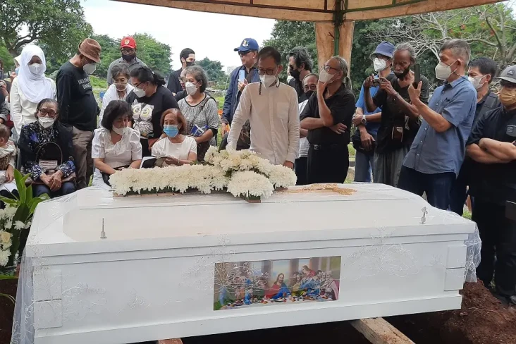 Remy Sylado Dimakamkan,...