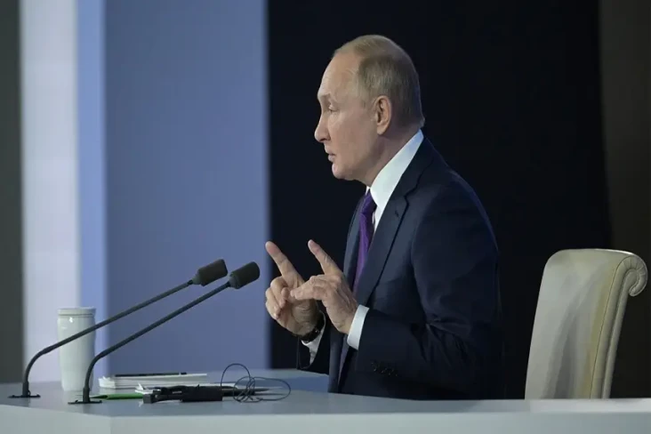 Putin Batalkan Konferensi...