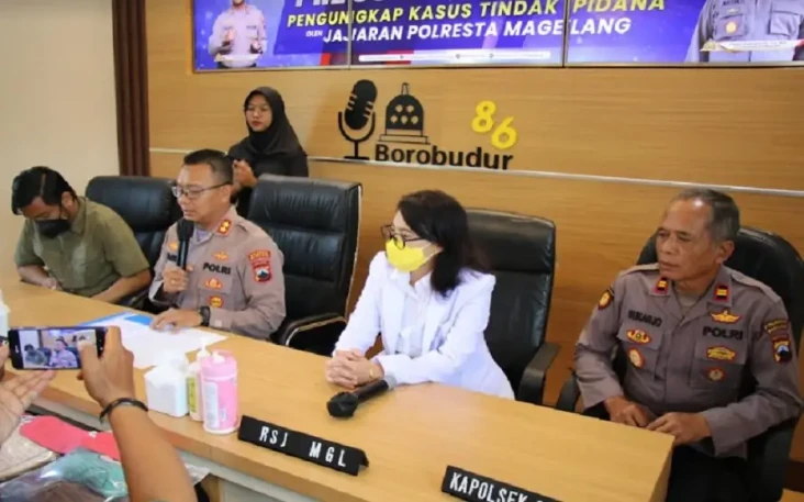 Perempuan Pelaku Perusakan...
