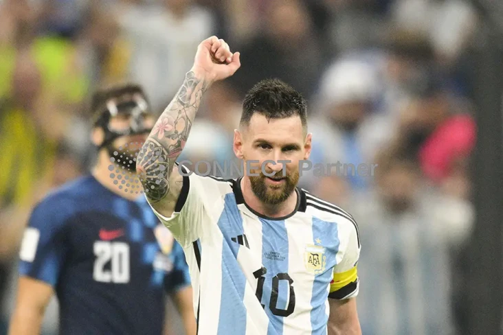 Lionel Messi Sentuh...