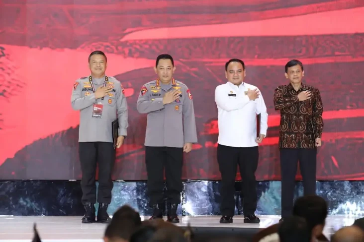 Sekjen Kemenkumham Terima...