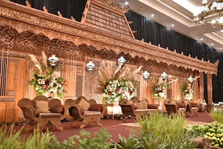The Springs Club Perkenalkan...