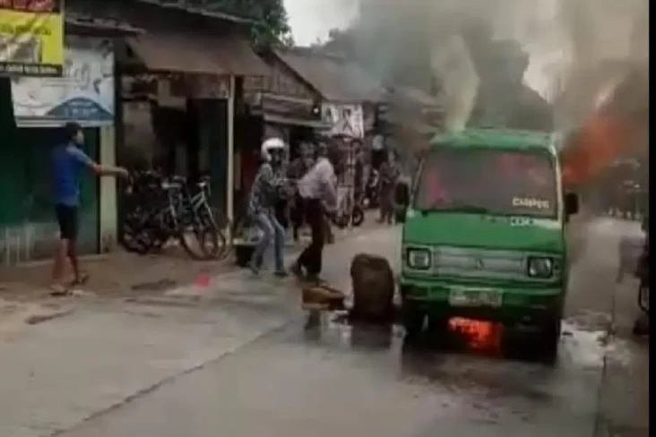 Diduga Korsleting, Angkot...