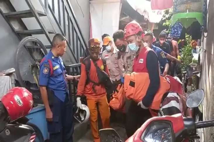 10 Jam Lakukan Pencarian,...