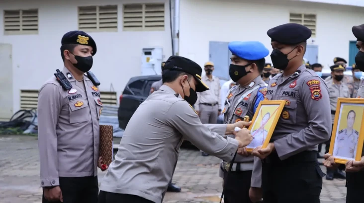 3 Anggota Polresta Jambi...