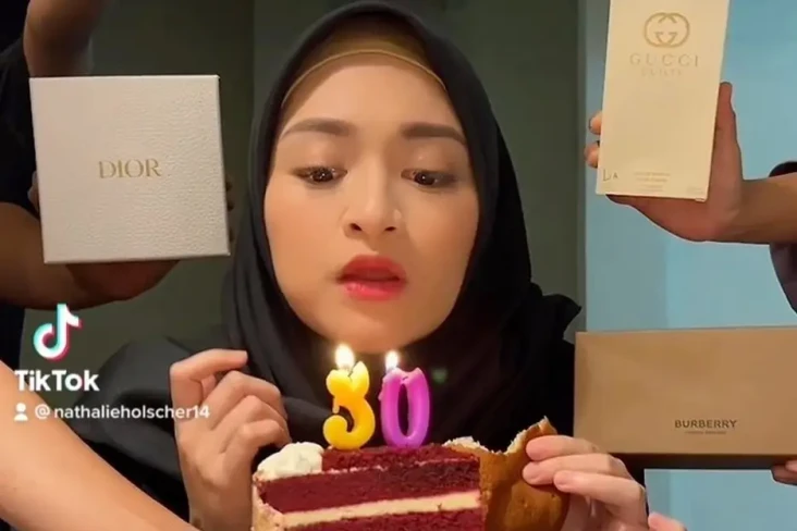 Rayakan Ulang Tahun...
