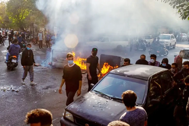 Iran Vonis Penjara 400...